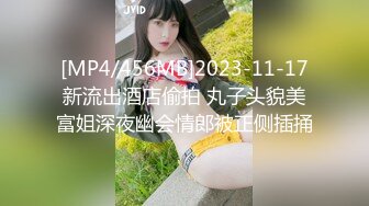 [MP4/ 713M] 微胖界少妇两对夫妻直播做爱啪啪，一个女的解说手持镜头表情到位刺激，上下齐入