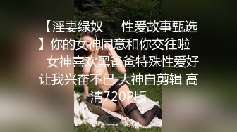 【SM调教】泄欲用母狗「C犬」户外露出！车流旁边经过，母狗嘴含口球，夹子夹屄和阴蒂，被大黑妞子爆插菊花