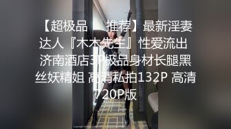 生活不易,大奶豐滿哺乳期美少婦邊電腦和同事聊天,邊和粉色挑逗互動