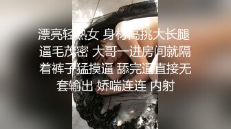 反差骚母狗黑丝露脸被大哥调教直播，深喉草嘴，母狗爬行，道具玩弄，各种抽插，淫声荡语乖巧听话