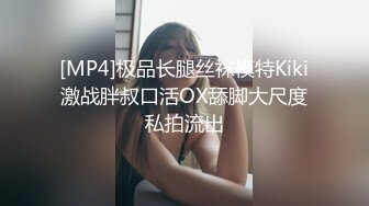 男：护士姐姐，我好难受啊，小弟弟难受，你好温柔哦。  姐姐：你哪里难受吖，我帮你看一下啊，是这里吗，你鸡巴不小吖！