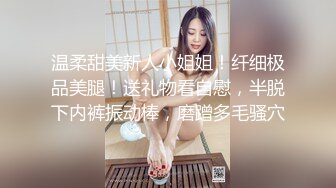 商城跟随抄底JK制服美女开档黑丝居然没穿内内还是稀毛极品一线天