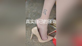 夫妻奴屋内还挂有结婚照