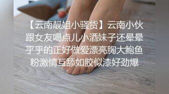 2男3女群P啪啪，一前一后骑乘抽擦大黑牛震动搞完再自慰，很是诱惑喜欢不要错过