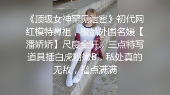 男：过来过来，嘴张开，张开张开。   精神小妹女：我怕吃到喉咙里去，吼吼吼！