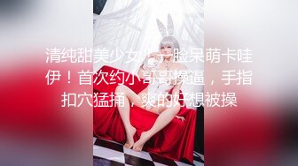 【新片速遞】 CD大师动漫展偷拍❤️模特美女裙底风光站久了逼痒痒薯片遮挡躲在展台里扣下面！内裤都破洞了[293MB/MP4/04:03]