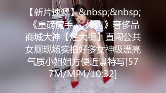 《极品CP魔手外购》国内某潮牌服装城大神藏匿女厕隔间板缝中连续偸拍一大批时尚漂亮小姐姐方便 还拍露脸全身非常大胆 (8)