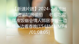 操烂母狗的骚嘴这么下贱跪着也能吃的那么起劲骚嘴舔过几根肉棒这么熟练