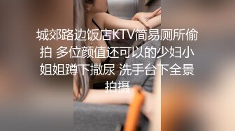 后厨操作间新来的实习生小妹占着茅坑不拉屎不停地刷抖音