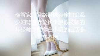 [MP4/ 1.21G] 健身小骚货找牛郎！两男一女激情大战！大黑屌轮流吃，坐在桌子上一顿操，骑乘位肥臀猛坐