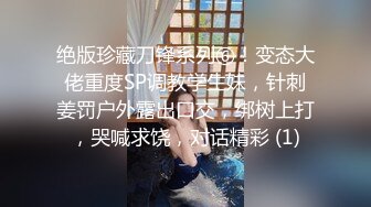 车展会模特逼毛太多 露出一片 一个挎照相机的家伙 拍完后对着模特猥琐的笑着