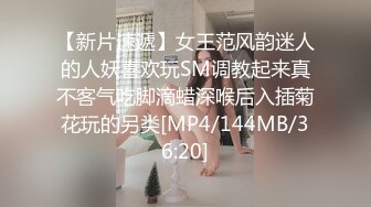 葡萄塞入 看似是乖巧可爱的萝莉，背地里却发骚发浪反差小母狗『吃一口九水』黄瓜捅菊花 宿舍紫薇 超级反差婊 (1)