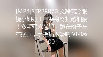 [MP4/ 369M]&nbsp;&nbsp; 气质少妇和老公客厅沙发上直播第一人称口交，全程露脸，对白很刺激