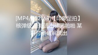 【椰奶淫母】单亲骚妈妈「情深叉喔」穿着亮面肉丝对儿子的性教育，荡母被儿子内射