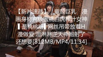 [MP4/829M]5/13最新 美女只剩一个奶罩的卷发潮妹白虎B很诱人VIP1196