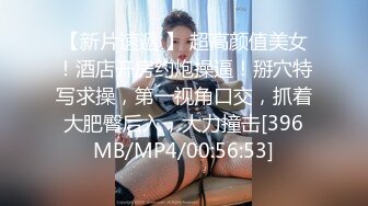 金色小辫子美女回归大自然，扒开洞口微张的BB尽情发泄