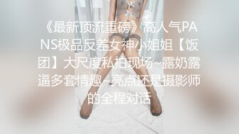 数钱数到笑咪咪的妹妹, 黑长直的发型也很显清纯