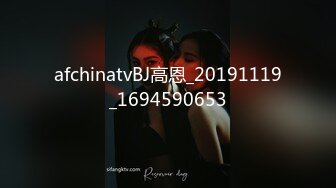 中年熟女就是放得开，大战双男多人群P群战换着玩画面太淫荡