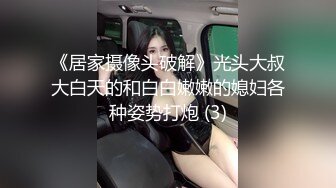 【今日刚播眼镜小萌妹】坚挺白嫩美乳，拨开内裤掰穴，超级紧致粉嫩，揉捏奶子给你们看逼逼，说话嗲嗲妹子很温柔