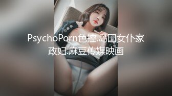 牛仔裤性感小姐姐情趣内裤，半脱下裤子操逼，抓起JB吸吮