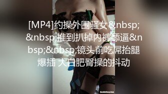 大型超市偷拍很有韵味的美少妇 没穿内裤超刺激