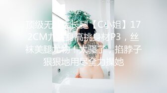 【两个年轻粉嫩的社会渣女】全程露脸被纹身小哥床上玩弄，激情上位让小哥从床上草到床下