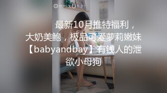 年轻小妹露脸让小哥用道具疯狂插逼玩弄，好疼不要啊停，骚逼被小哥抓着双手不停玩弄，手都酸了干的骚逼冒白浆