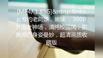 户外露出尿尿的【彩衣】在路边高峰期下班憋不住 尿了好多 车都停下来看～还有金发小帅哥对着我吹口哨 (2)