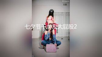 -精品丸子头美眉拥有罕见一线天馒头嫩B 淫水又多潮喷