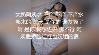 大哥的极品骚女友，全程露脸风骚的大奶子，让大哥揉奶玩逼，口交大鸡巴舔逼逼，表情真骚