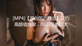 ✿你以为的女神其实是个下贱母狗✿没想到你眼里的女神会玩的这么开放把，你的女神被挂在别的男人身上，母狗3p被操高潮