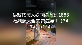 爱妻掰开小穴给大家看