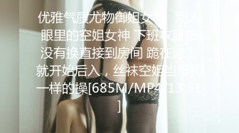 迷人诱惑黑色连衣裙人妖舞动身材玩性感勾引骚妇相互爱抚接吻蹲下吃屌和猛男玩激情3P爱爱