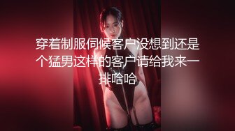 E罩杯妹妹与两支大鸡鸡哥哥玩3P