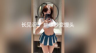 厕所偷拍红色高跟美女发现了镜头依然尿