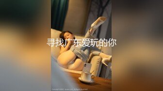 无敌美少妇全程露脸勾搭狼友，性感风骚完美展示好身材，揉奶玩逼伸着舌头要舔狼友鸡巴，被大哥按着头草嘴