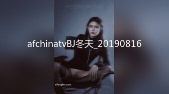 【模特写真拍摄探花】文静小美女，话比较少摆弄姿势，脱下内裤掰穴，换上性感连体网袜