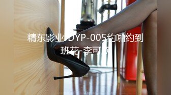 [MP4/ 1.65G] 異地打工夫妻下海,找個年輕帥氣小鮮肉來3P,小弟激動不行,硬邦邦把臊妻幹的加緊腿