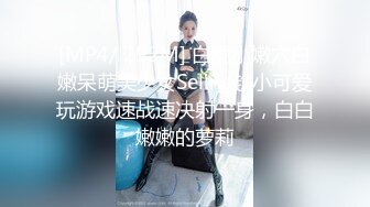 带美女到餐厅厕所操逼，撩起裙子白丝美穴，踩在马桶上扒开内裤后入，忍不住呻吟娇喘，第一时间抽插美臀