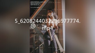 [MP4/ 834M]&nbsp;&nbsp;屌哥丶星选新晋老哥首秀，两个大汉操骚女，3P名场面，开档黑丝一个插嘴一个扣穴，前后夹击太爽了