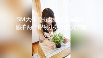 不小心被淋湿 避雨的少女